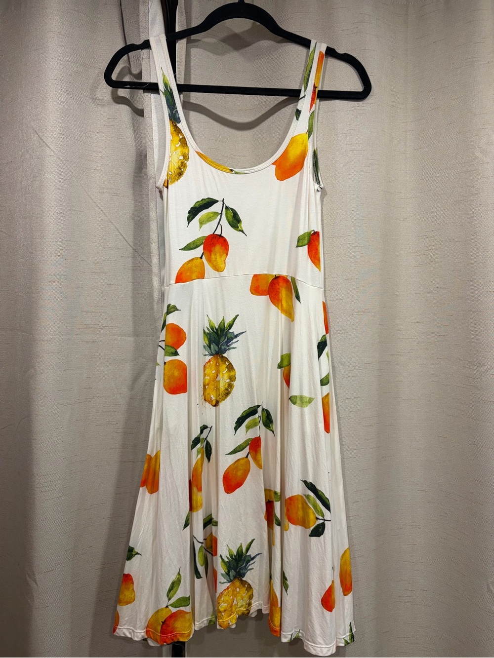 Sunkissed tropical fruit print midi dress from Hawaii 🥭🍍